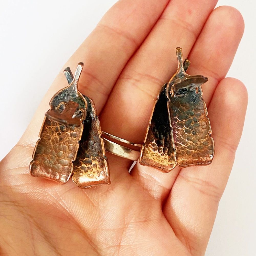 Vintage solid copper feather clip on earrings - Picture 4 of 5